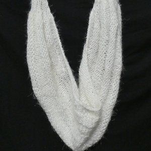 White knit scarf with shiny eyelash knit fibers, GUC